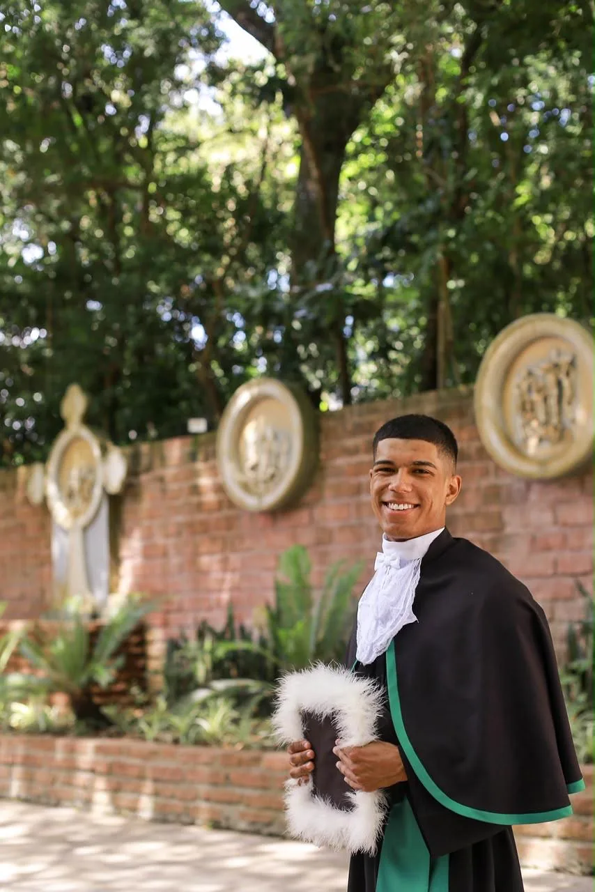 Flávio Barbosa em uma cerimônia de formatura.